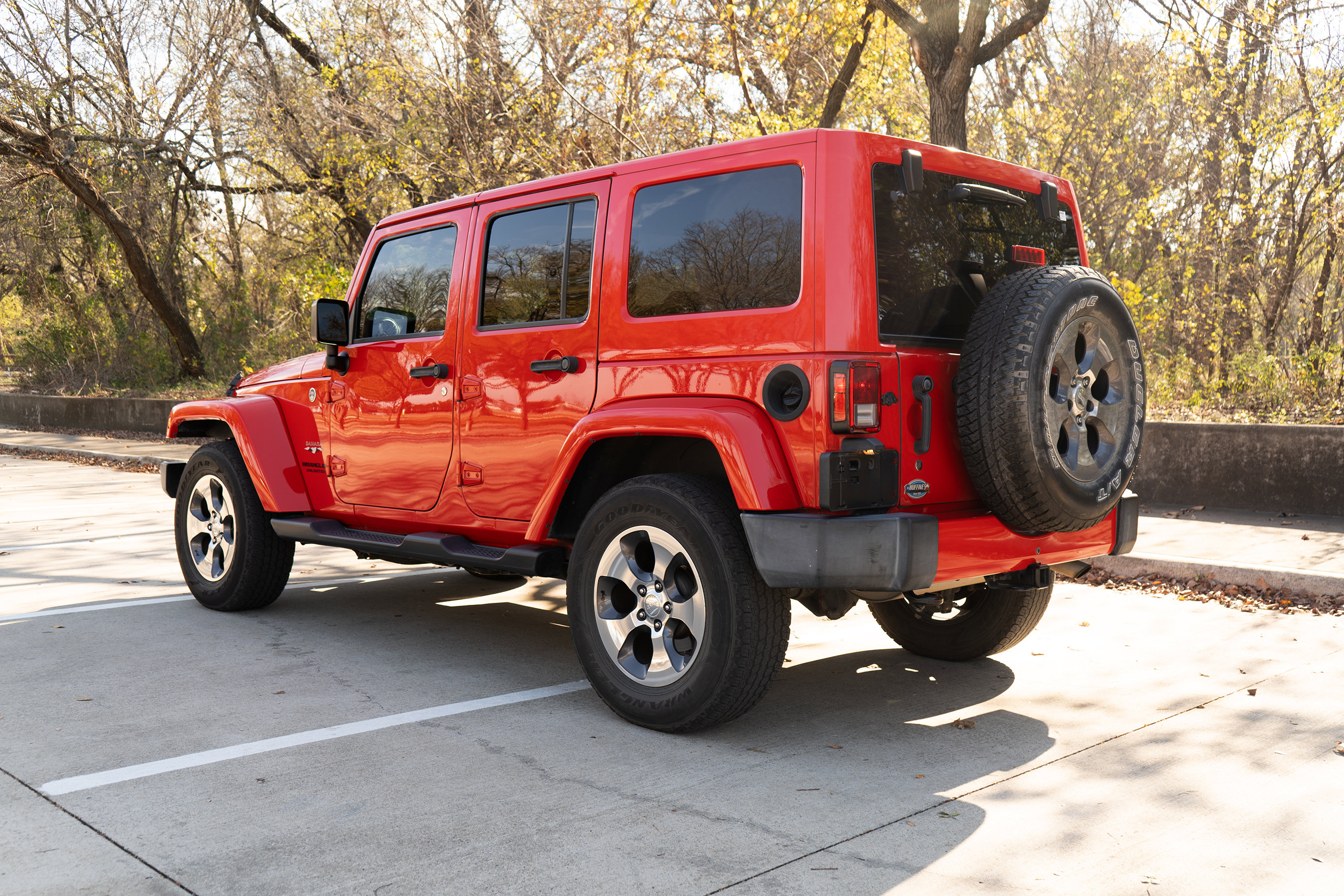 Used 2017 Jeep Wrangler Unlimited Sahara w/ Max Tow Package image 7