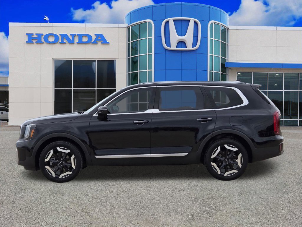 Used 2023 Kia Telluride S FWD image 6