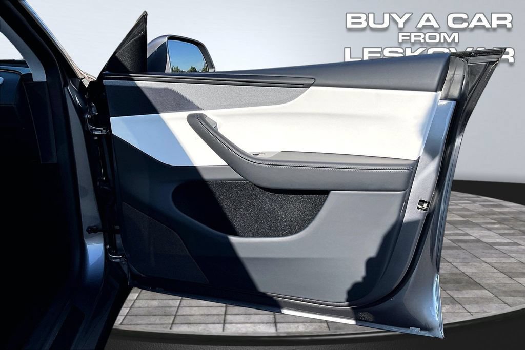 Used 2026 Tesla Model Y AWD image 23