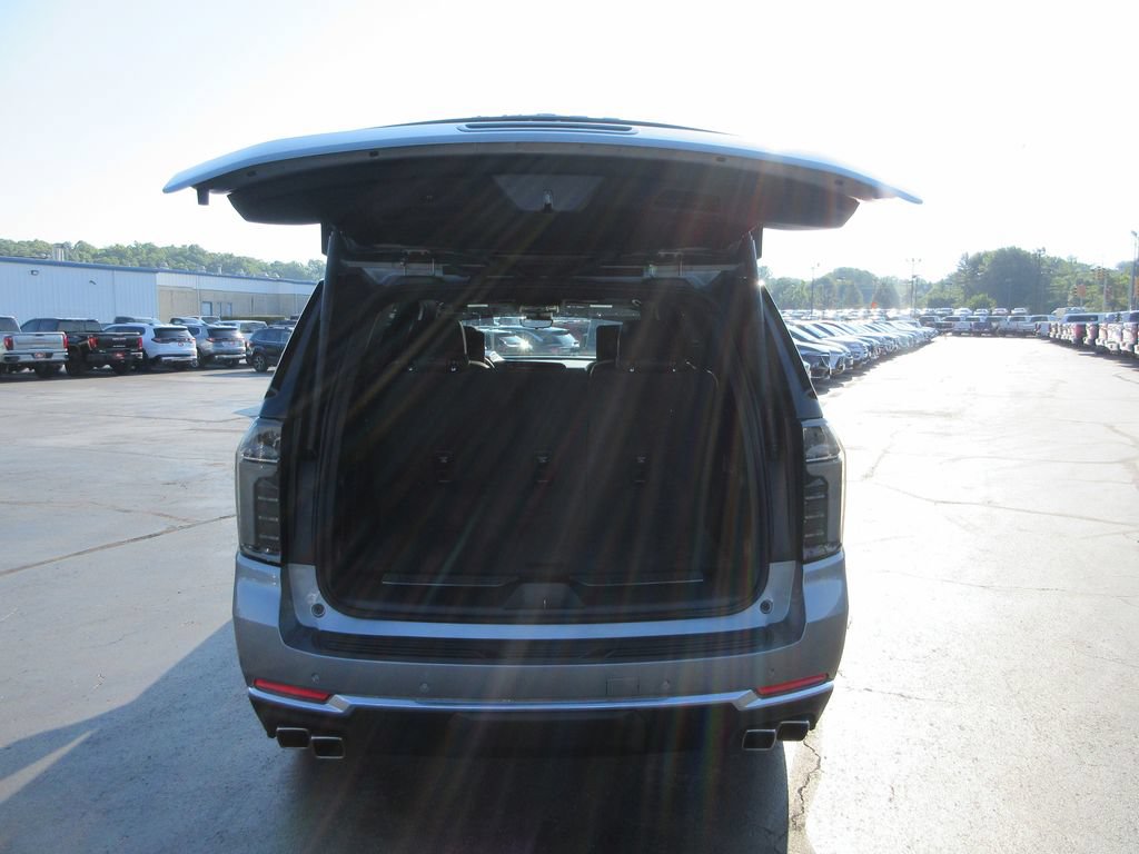 Certified 2025 Chevrolet Tahoe High Country AWD/4WD image 8