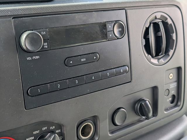 Used 2015 Ford E-350 and Econoline 350 Super Duty image 18