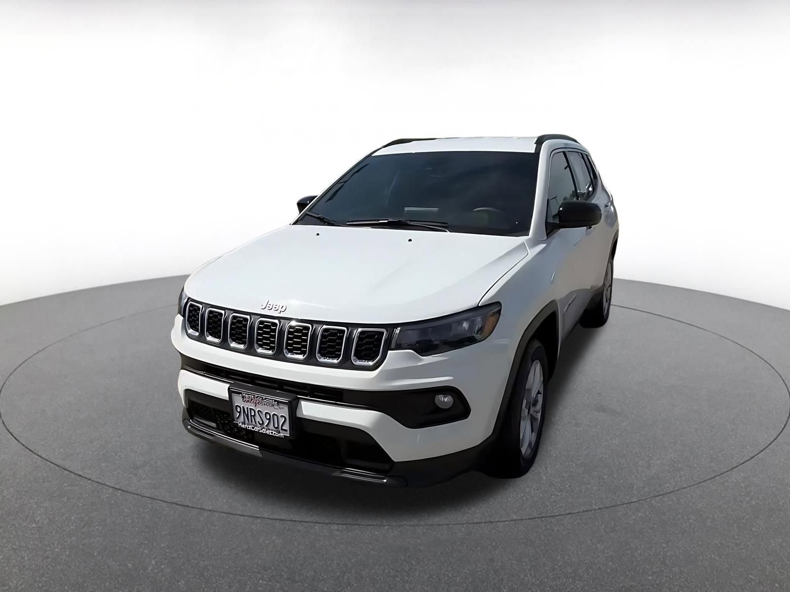 Used 2025 Jeep Compass Latitude AWD/4WD image 7