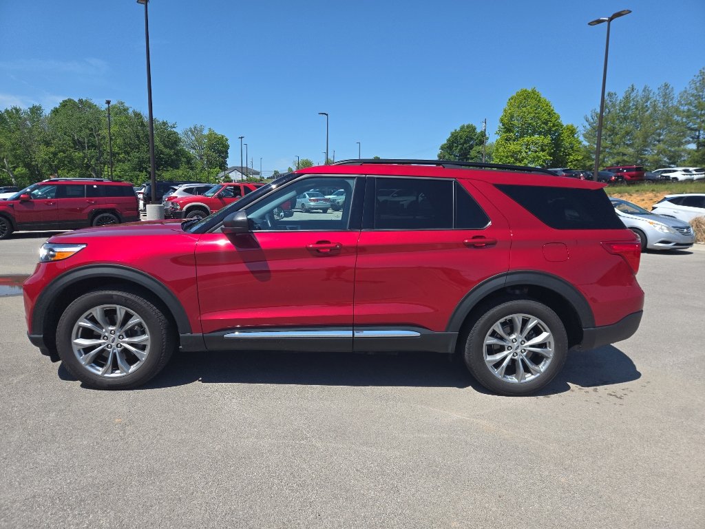 Used 2021 Ford Explorer XLT w/ Equipment Group 202A AWD/4WD image 6