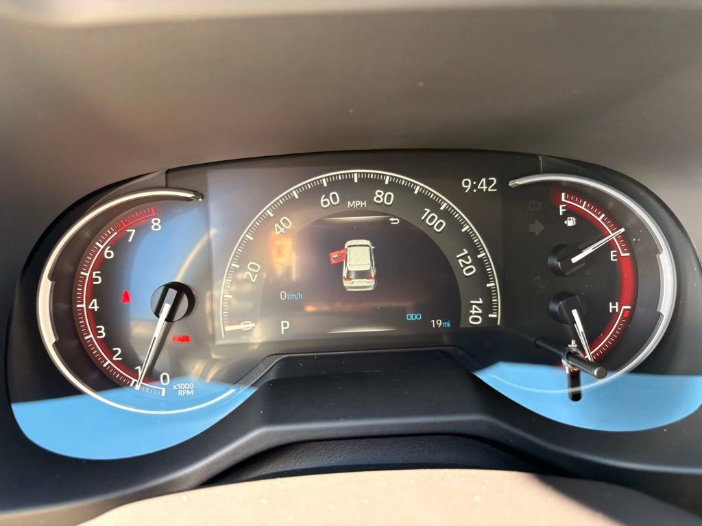 Used 2025 Toyota RAV4 LE image 12