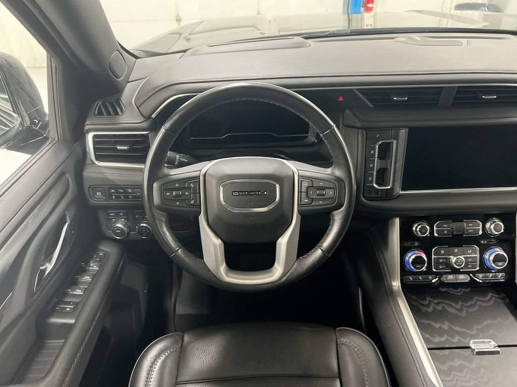 Used 2022 GMC Yukon XL Denali AWD/4WD image 11