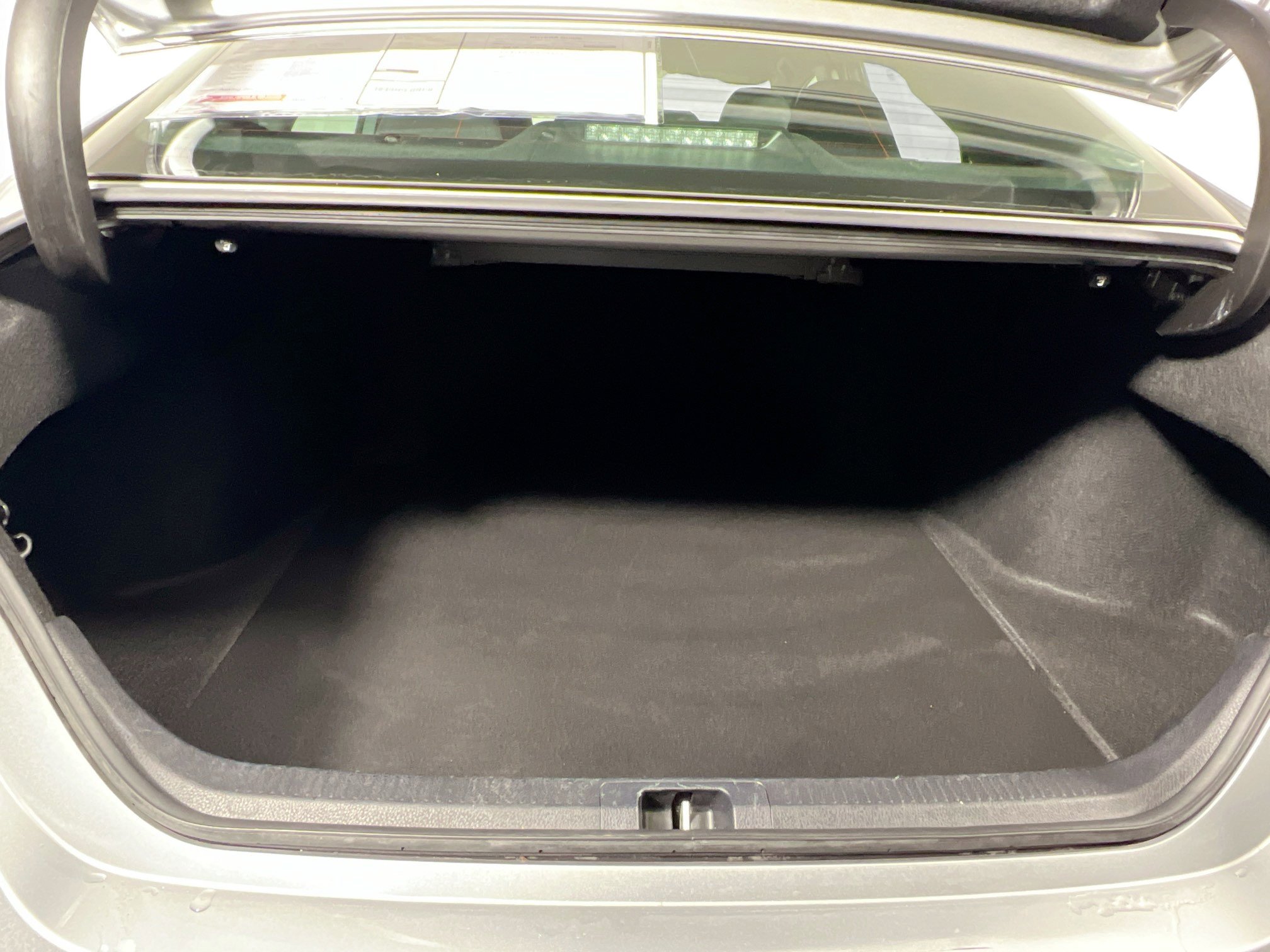 Used 2021 Toyota Camry LE image 33