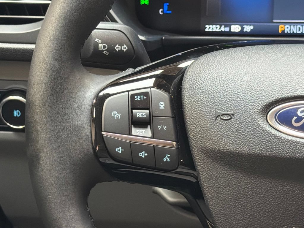 Used 2025 Ford Escape SE FWD image 17