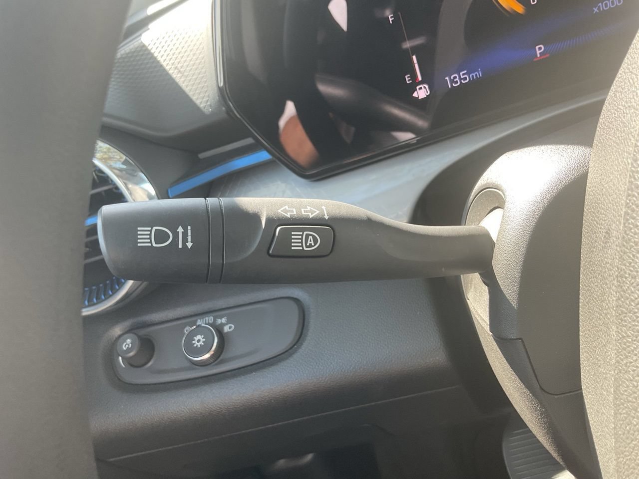 Used 2025 Chevrolet Trax LT FWD image 29