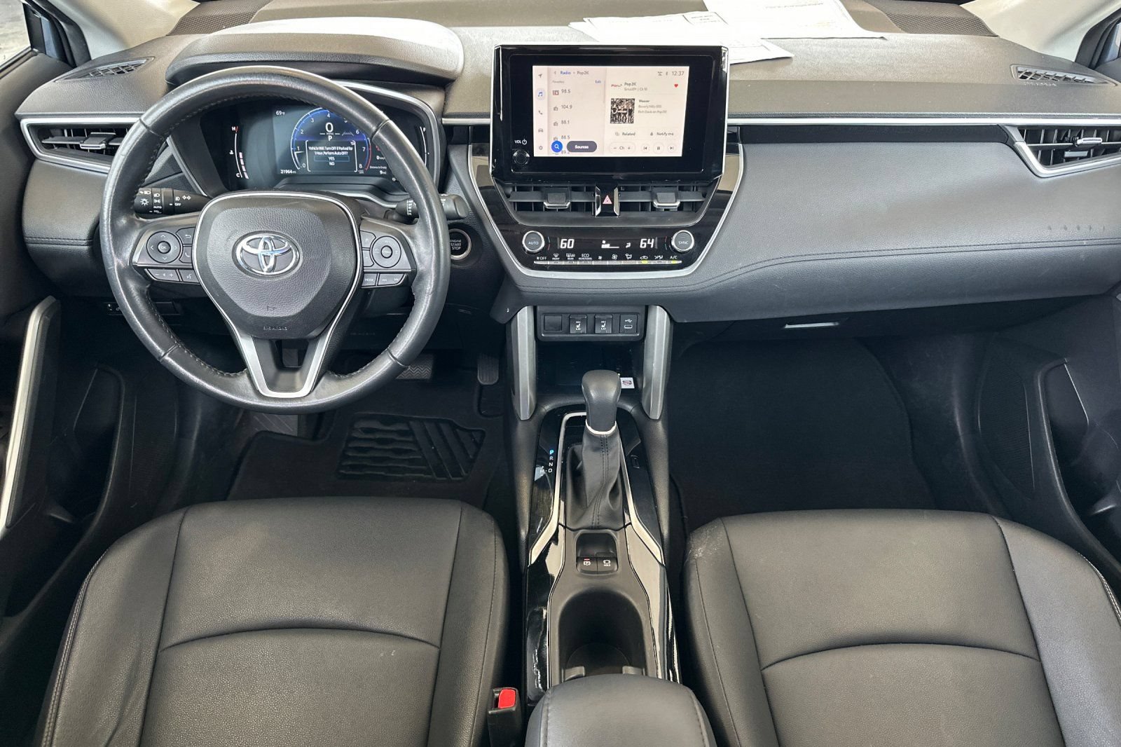Used 2023 Toyota Corolla Cross XLE w/ Convenience Package FWD image 12