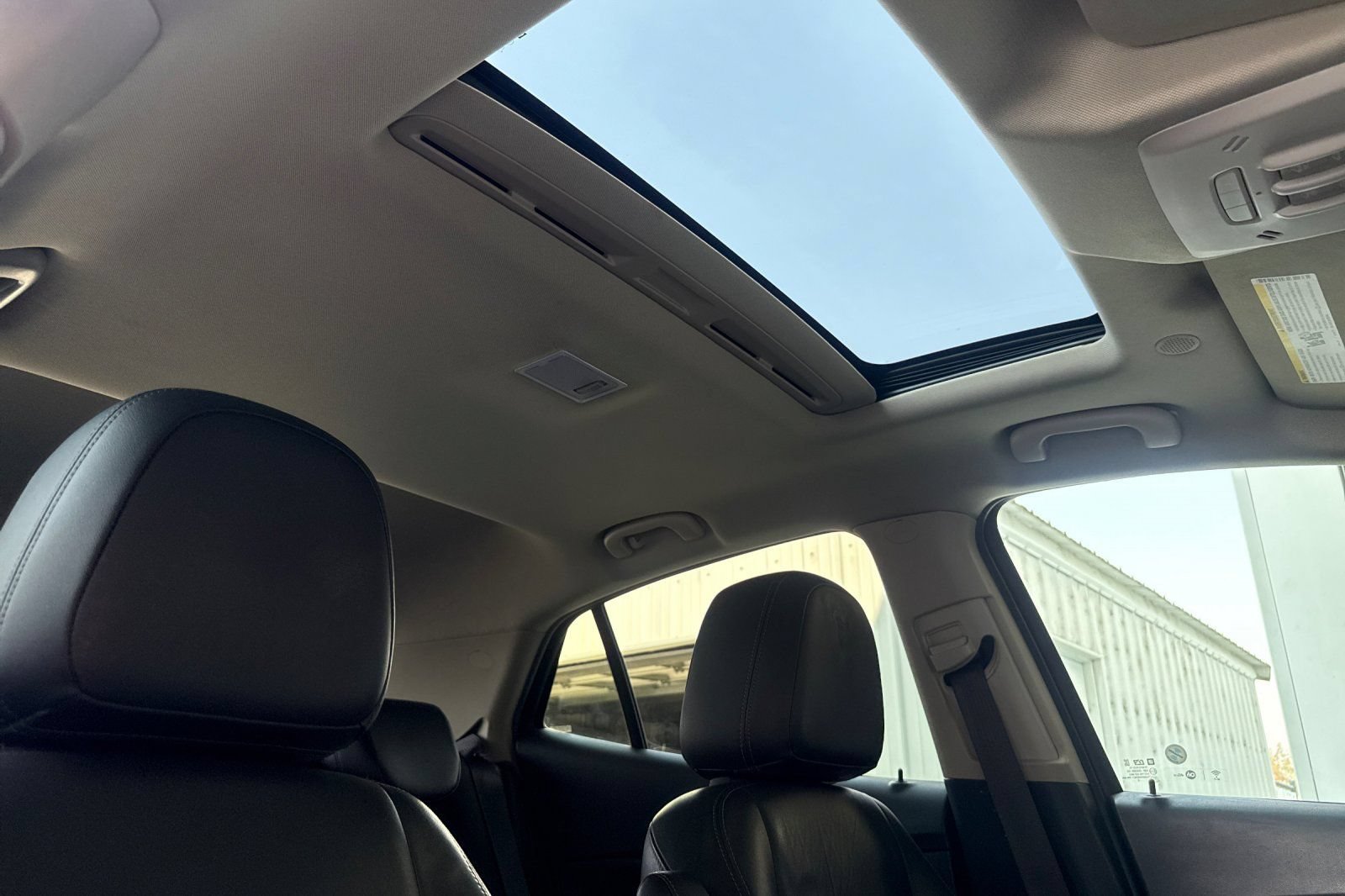 Used 2018 Buick Encore Essence FWD image 19