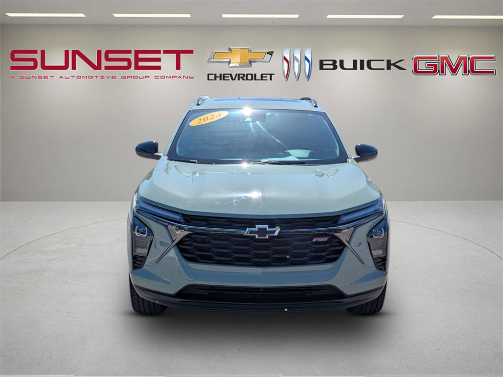 Certified 2024 Chevrolet Trax RS w/ Sunroof Package FWD image 2
