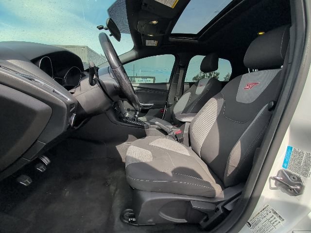 Used 2016 Ford Focus ST FWD image 4