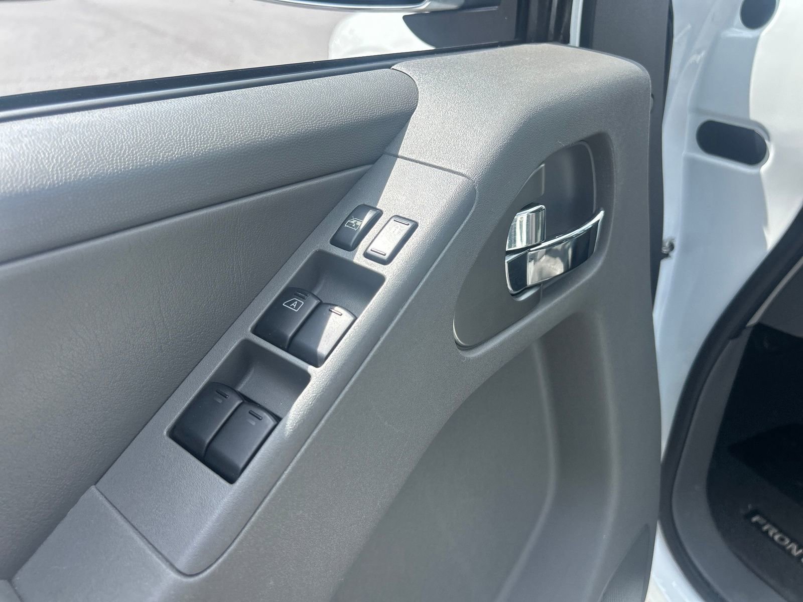 Used 2019 Nissan Frontier SL image 17