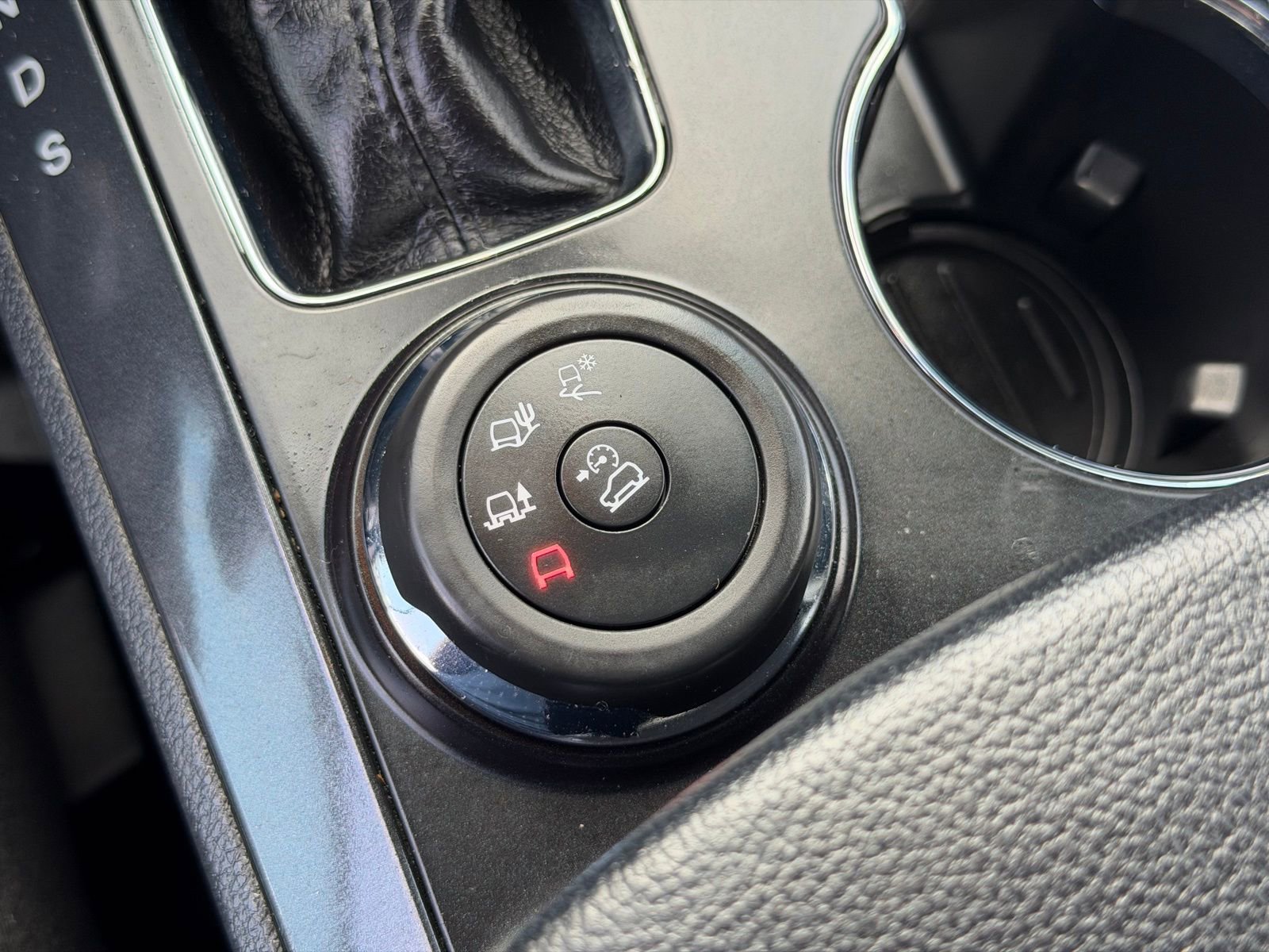 Used 2019 Ford Explorer XLT w/ Equipment Group 202A AWD/4WD image 24