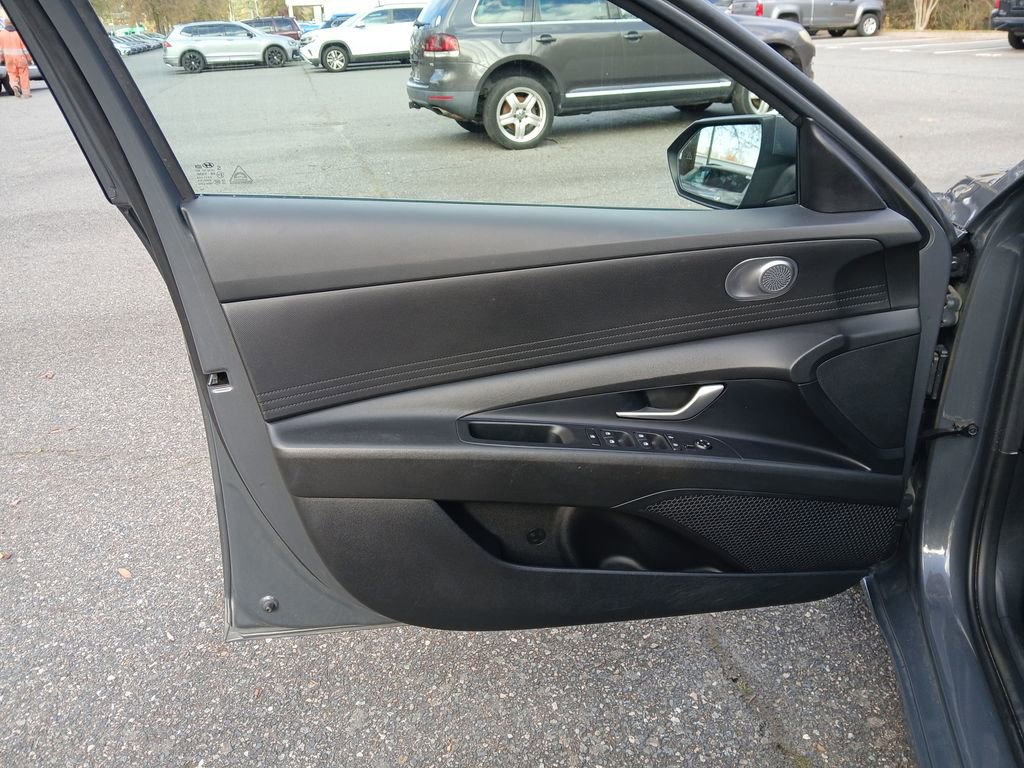 Used 2024 Hyundai Elantra SEL image 11