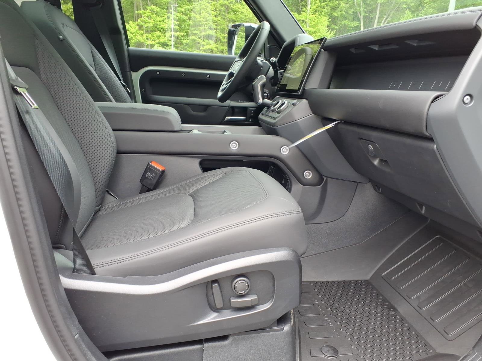 New 2026 Land Rover Defender 110 X-Dynamic SE AWD/4WD image 3