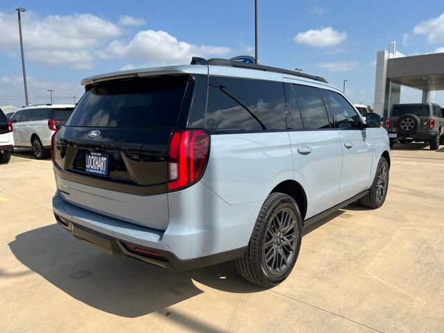 New 2027 Ford Expedition Platinum w/ Stealth Appearance Package AWD/4WD image 7