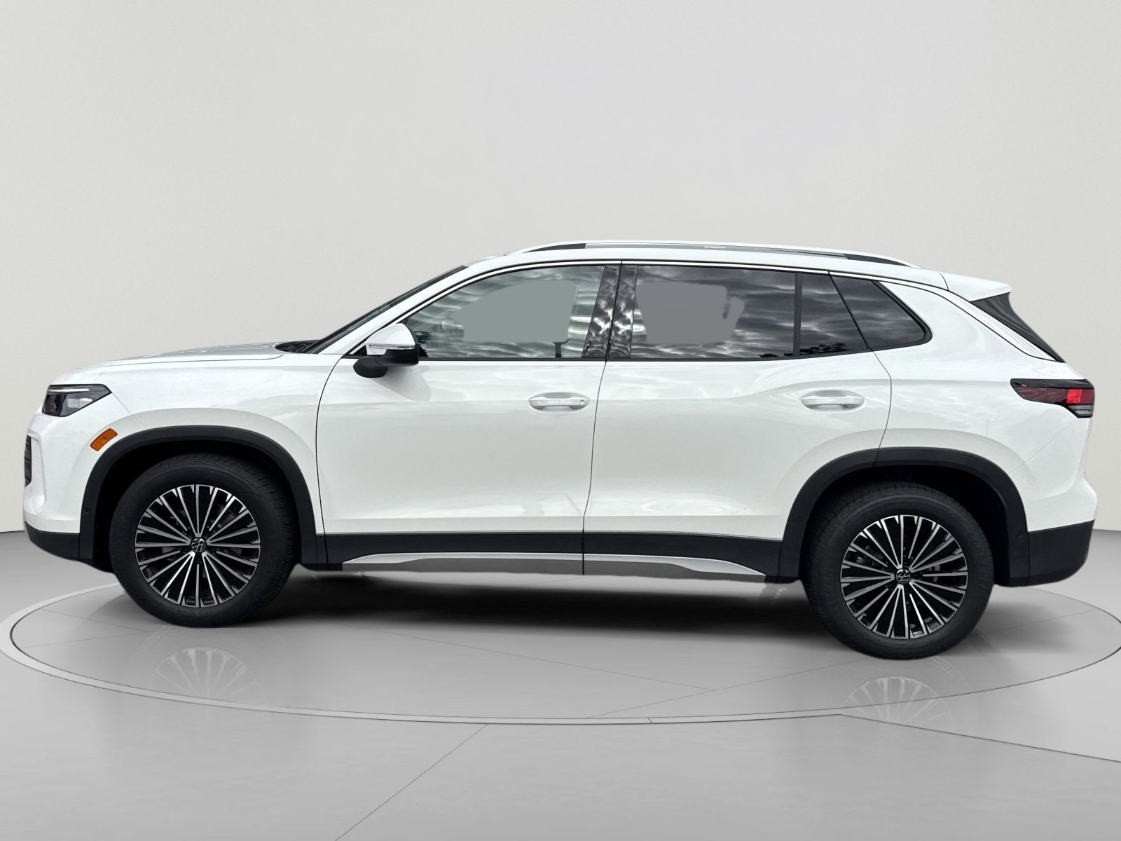New 2026 Volkswagen Tiguan S FWD image 3