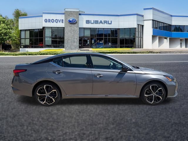 Used 2024 Nissan Altima 2.5 SR FWD image 7