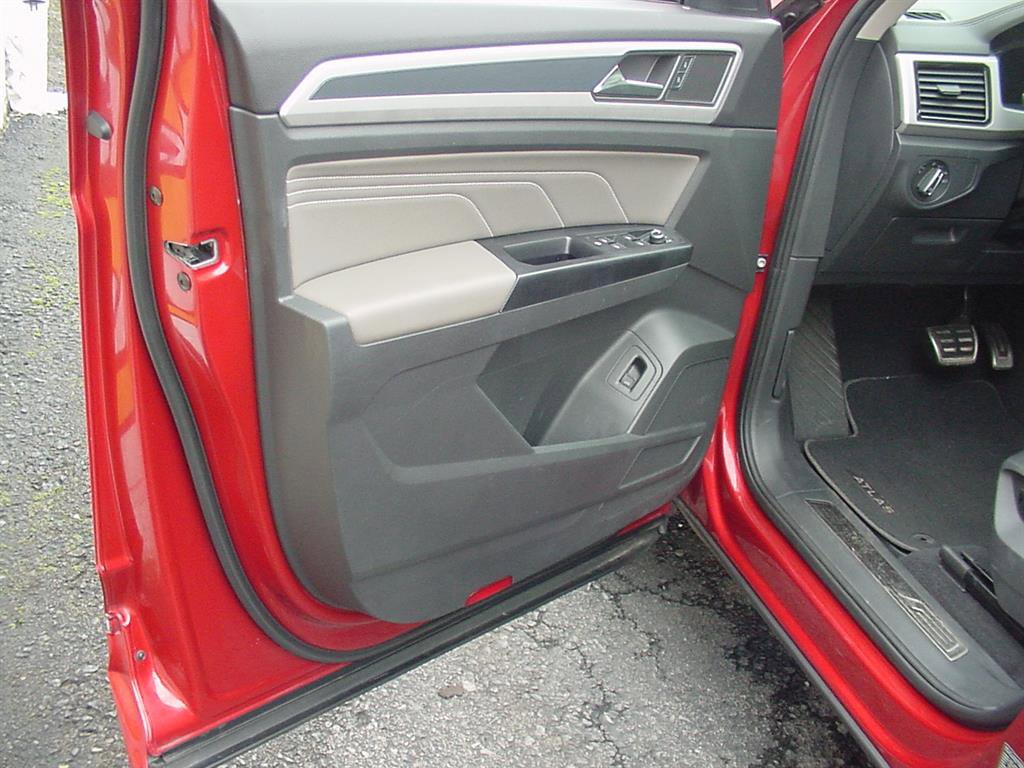 Used 2021 Volkswagen Atlas SEL R-Line image 35