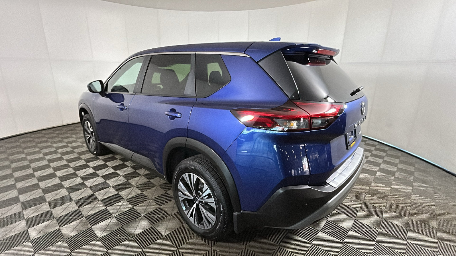 Used 2023 Nissan Rogue SV AWD/4WD image 5