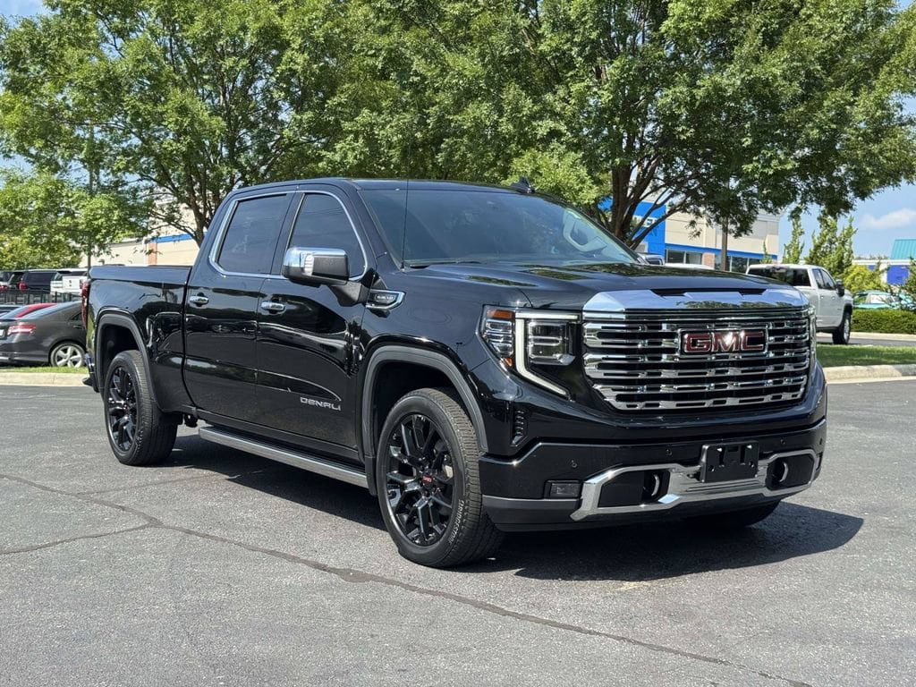 Used 2023 GMC Sierra 1500 Denali w/ Denali Reserve Package AWD/4WD image 2