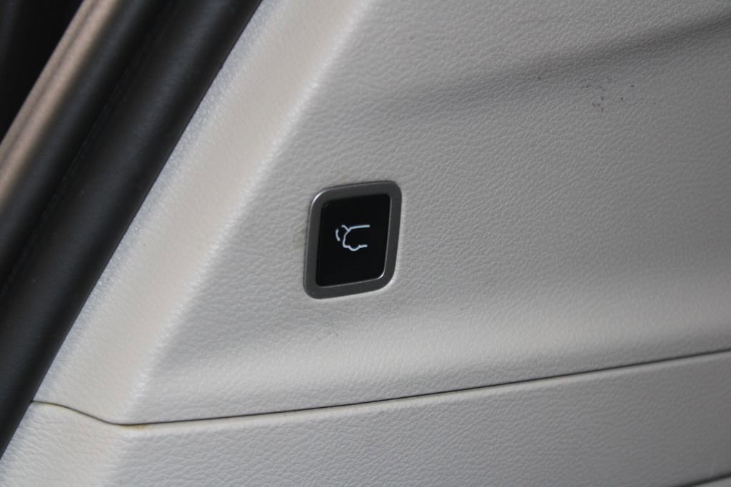 Used 2024 Chrysler Pacifica Touring-L image 16