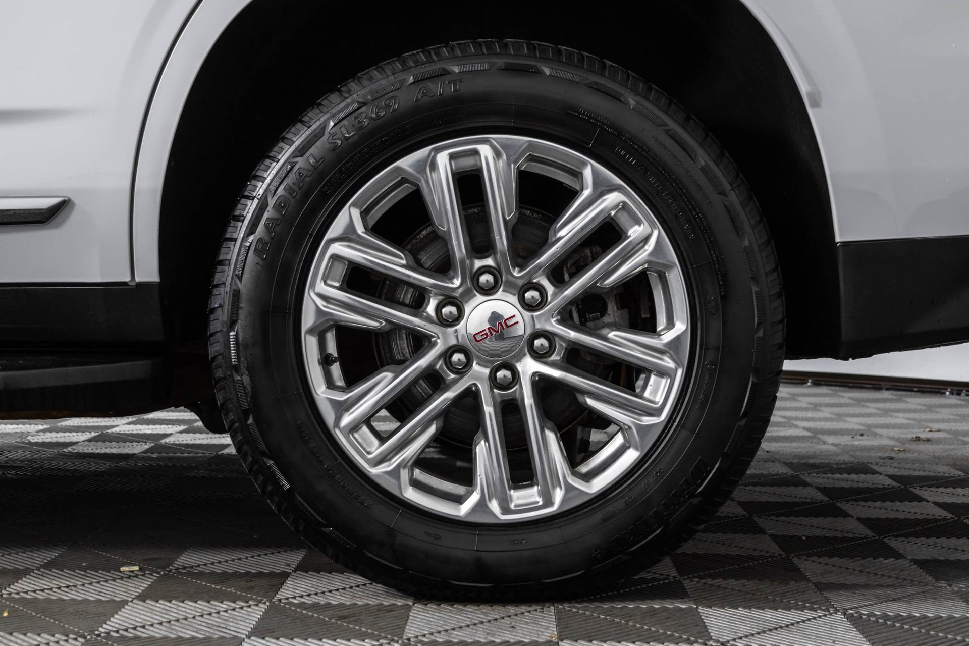 Used 2023 GMC Yukon SLT w/ SLT Luxury Package AWD/4WD image 47