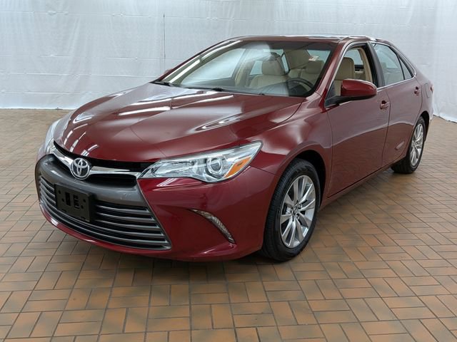 Used 2017 Toyota Camry XLE w/ Moonroof Package FWD image 3