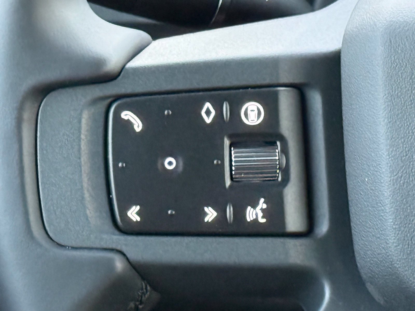 New 2026 Land Rover Defender 110 S AWD/4WD image 32
