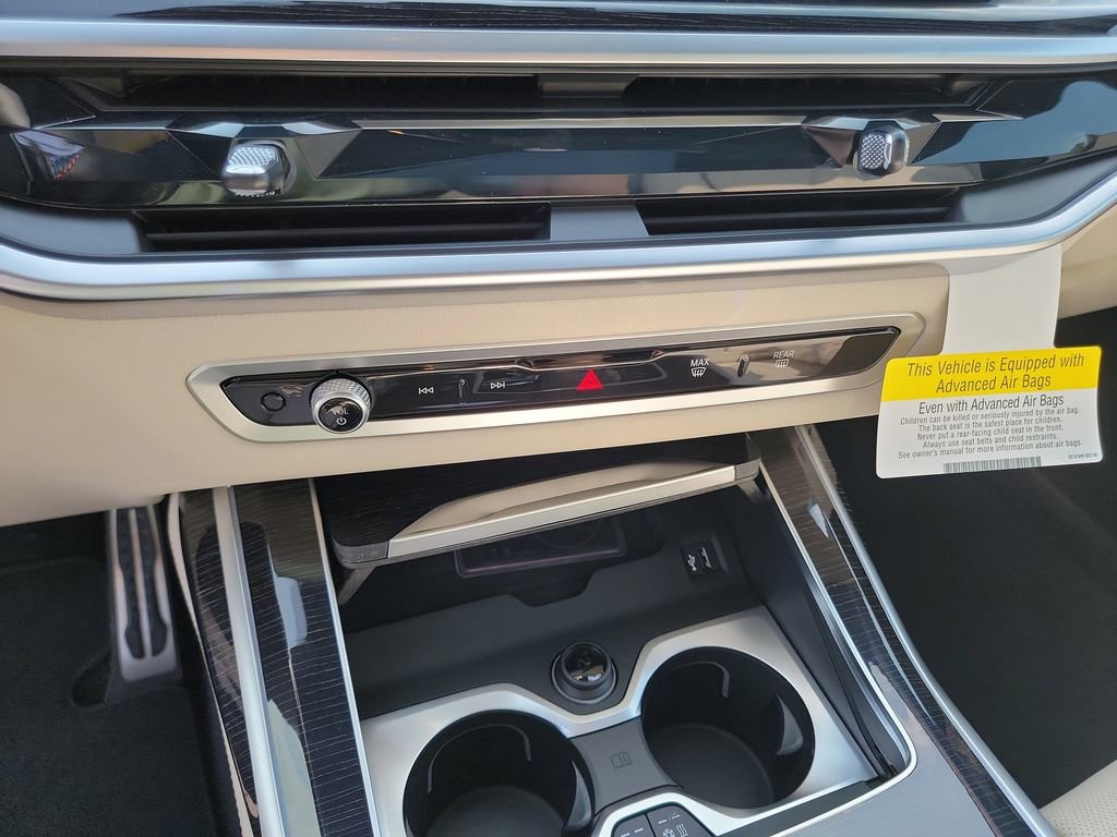 New 2026 BMW X7 M60i image 16