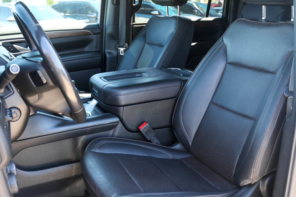 Used 2022 Chevrolet Suburban High Country w/ LPO, Illumination Package AWD/4WD image 13