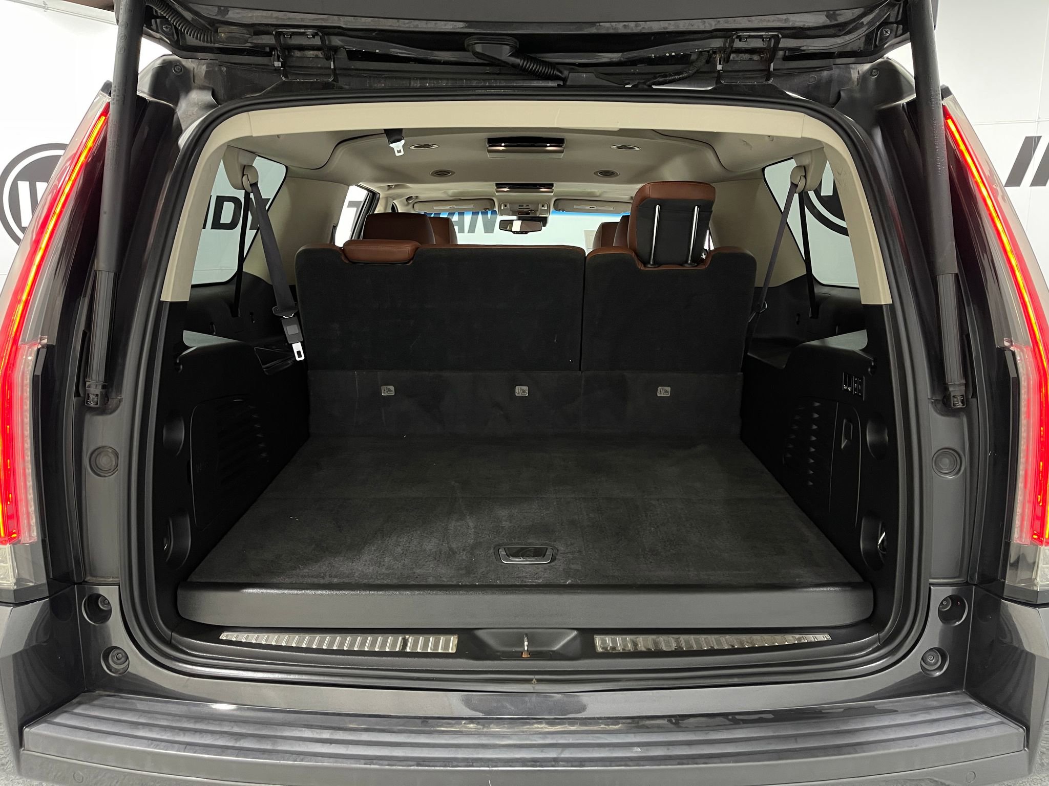 Used 2016 Cadillac Escalade ESV Luxury image 24