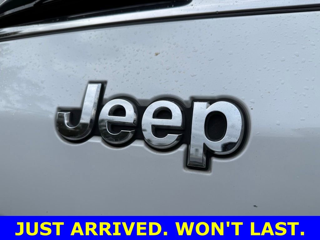 Used 2022 Jeep Grand Cherokee L Limited image 11