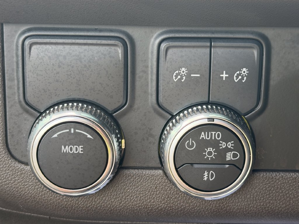 Used 2023 GMC Yukon XL SLT w/ SLT Premium Package RWD image 21
