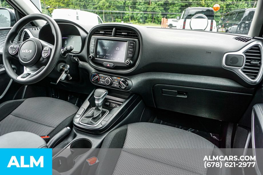 Used 2025 Kia Soul LX w/ LX Technology Package FWD image 24