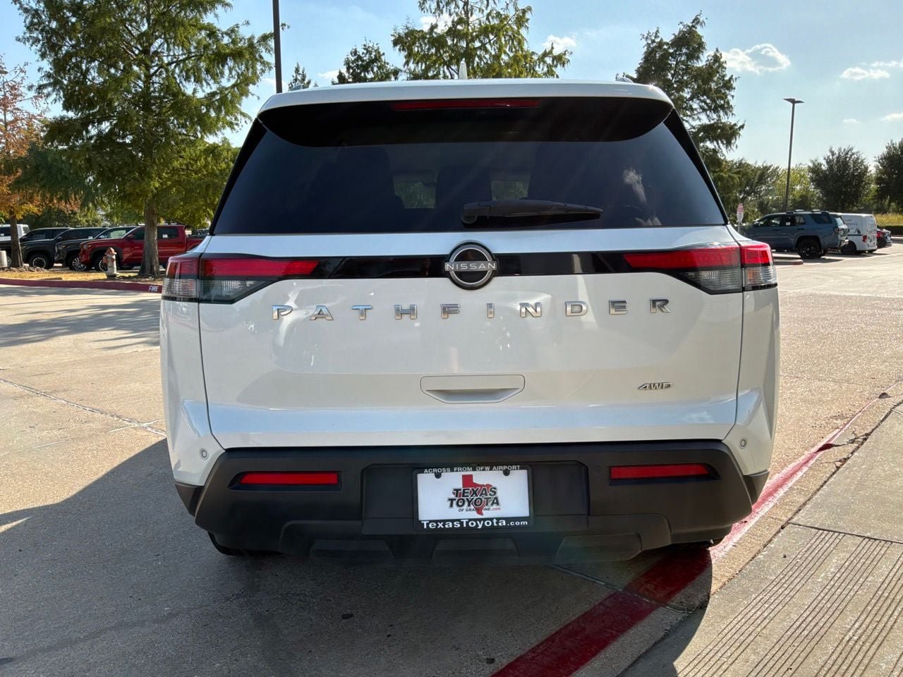 Used 2025 Nissan Pathfinder SV AWD/4WD image 7