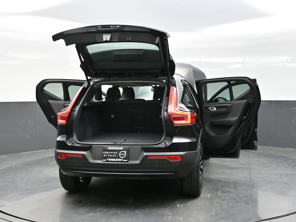 Used 2025 Volvo XC40 B5 Plus image 40