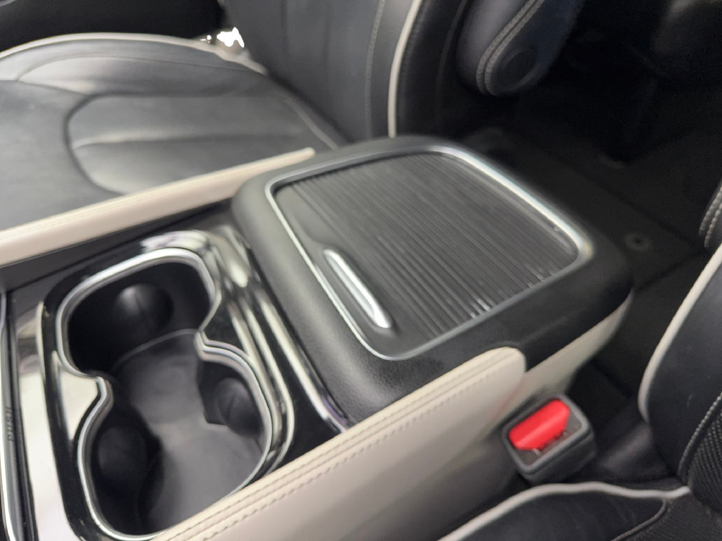 Used 2022 Chrysler Pacifica Limited FWD image 74