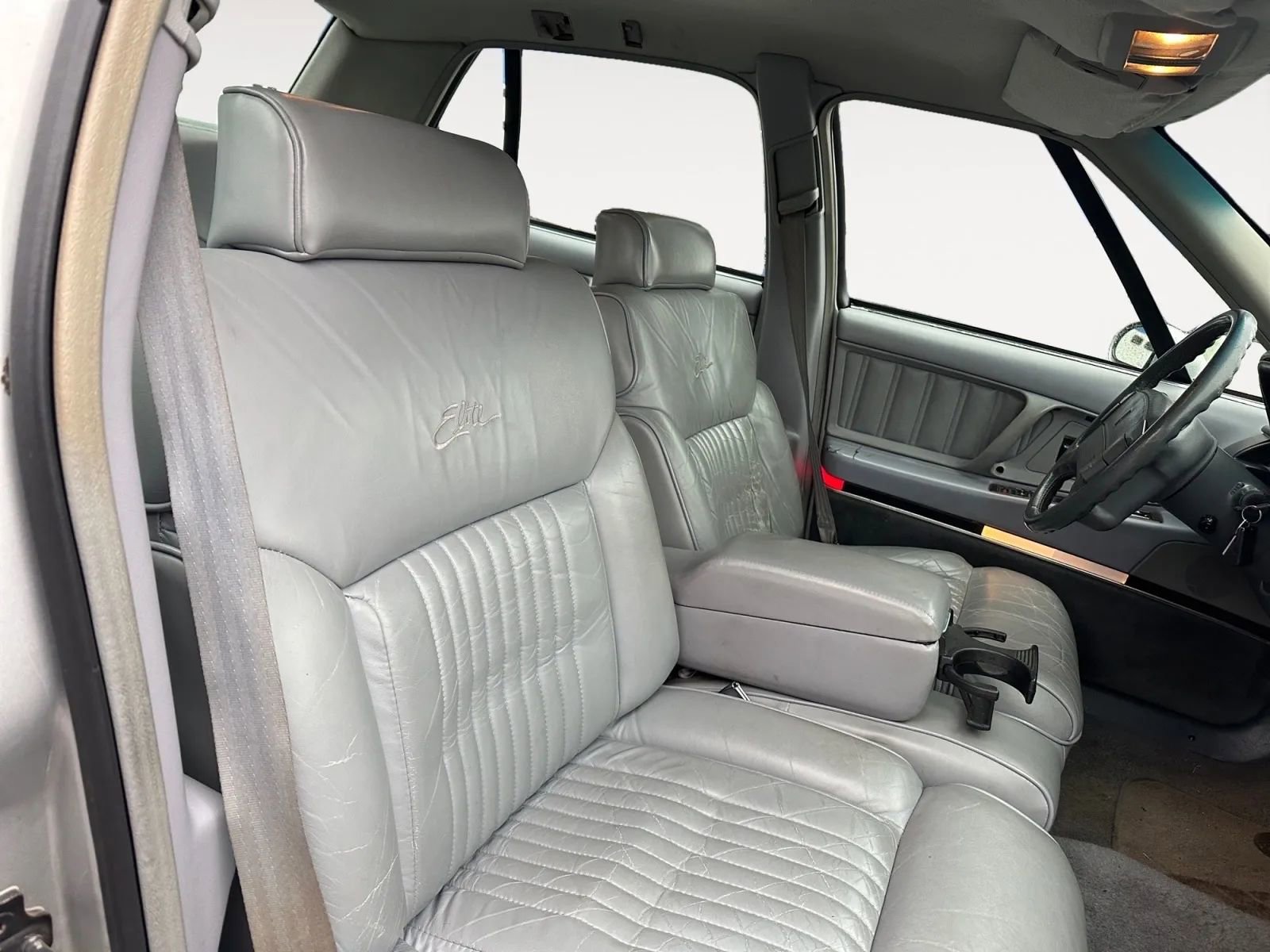 Used 1992 Oldsmobile Ninety-Eight Regency Elite image 9