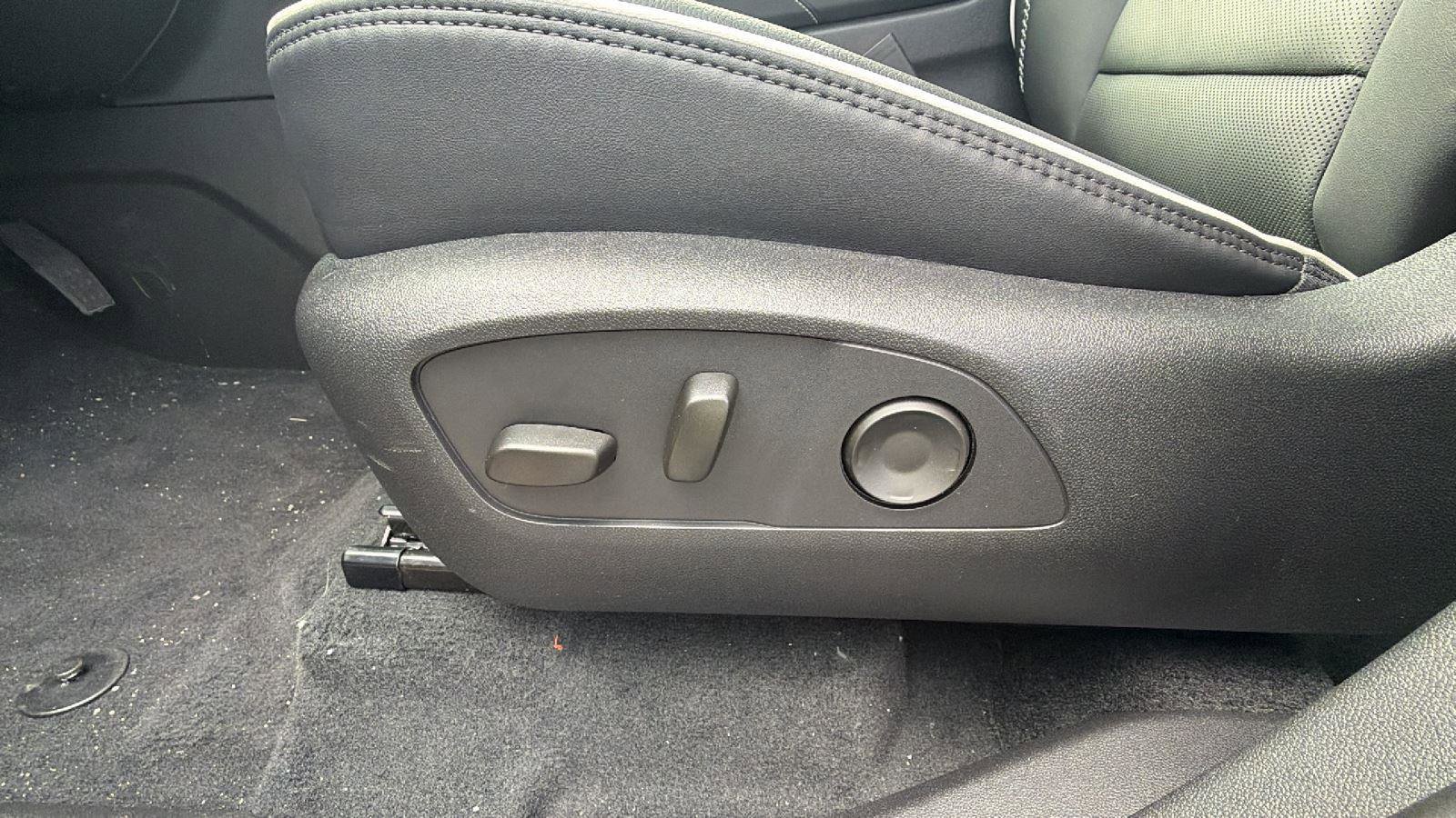 New 2026 GMC Acadia Denali w/ Super Cruise Package image 16