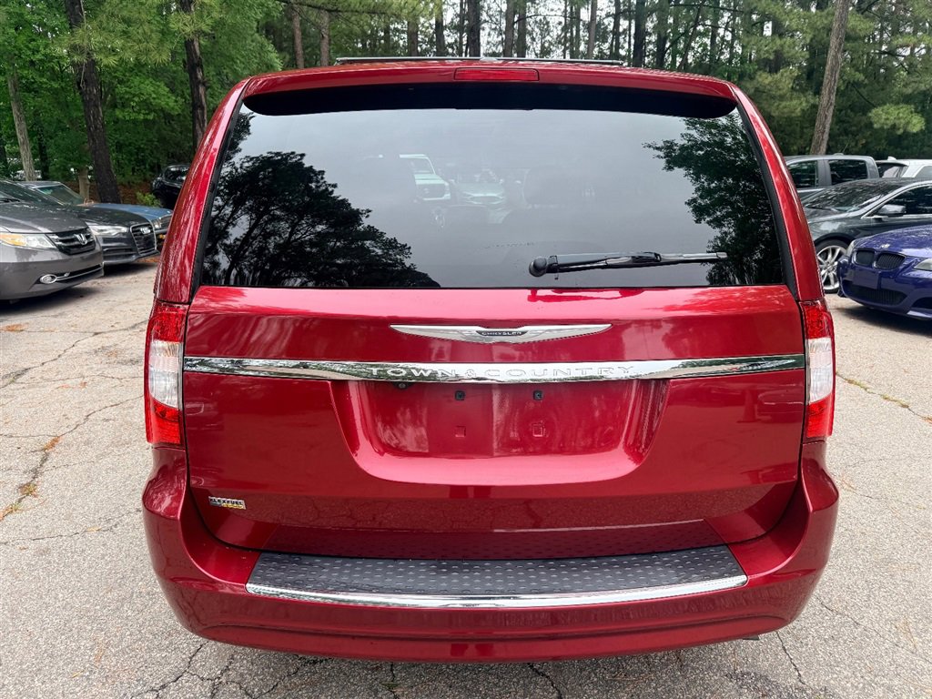 Used 2016 Chrysler Town & Country Touring FWD image 4