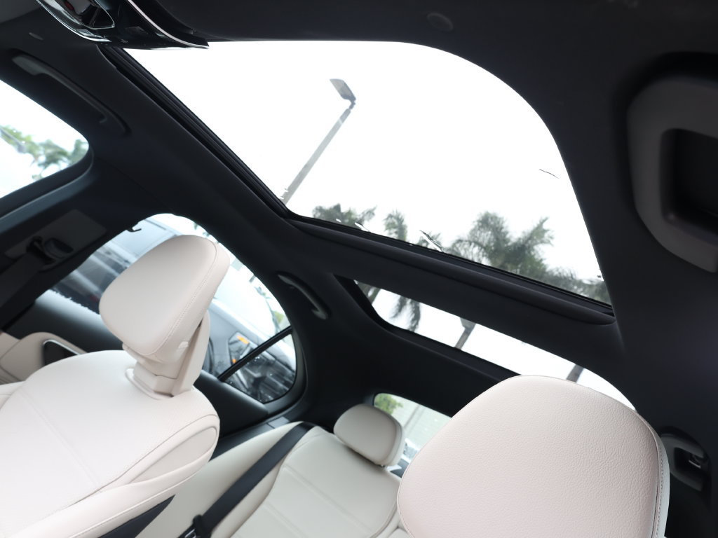 Used 2023 Mercedes-Benz C 300 Sedan image 19