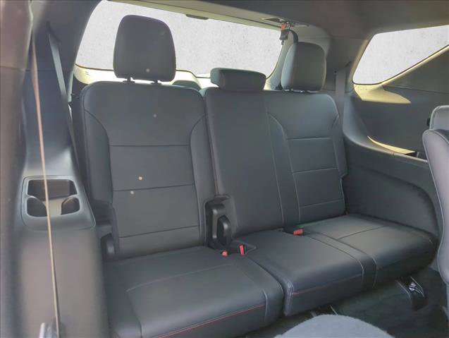 Used 2024 Chevrolet Traverse RS FWD image 23