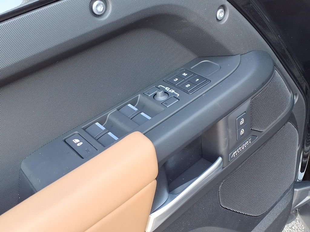 New 2026 Land Rover Defender 130 X-Dynamic SE AWD/4WD image 11