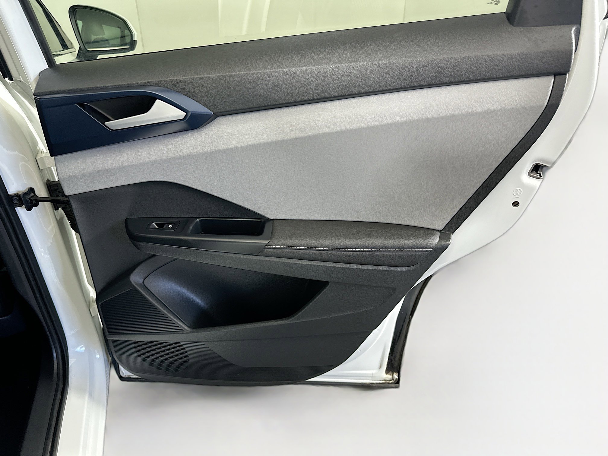 Used 2024 Volkswagen Taos SE image 29