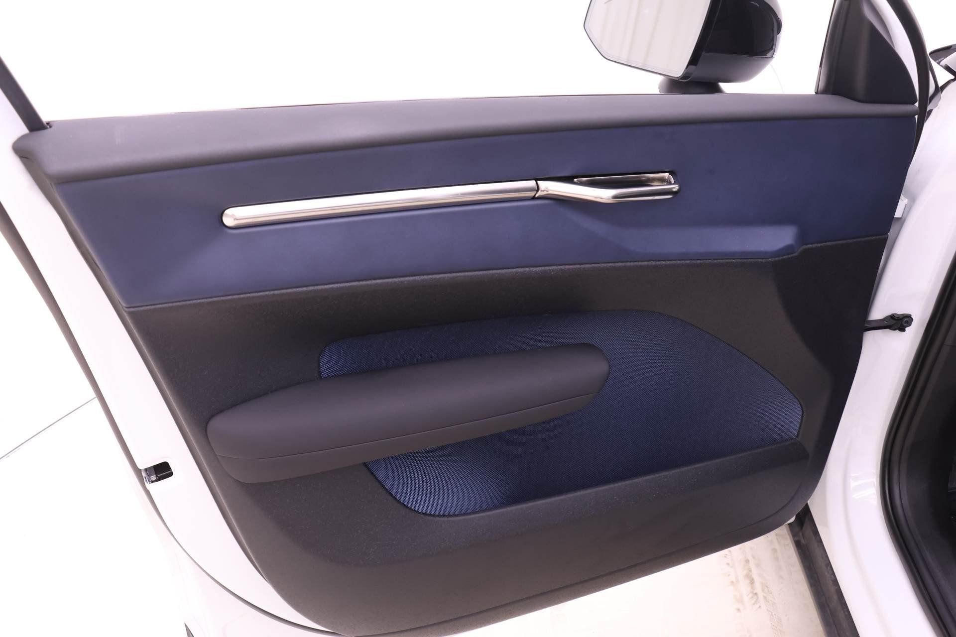 Certified 2025 Volvo EX30 Plus image 12