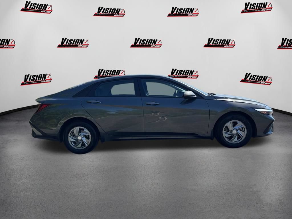 Certified 2026 Hyundai Elantra SE FWD image 4