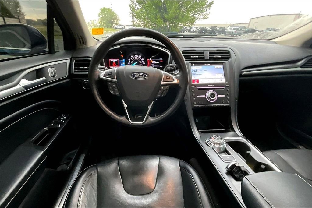 Used 2018 Ford Fusion Titanium image 3