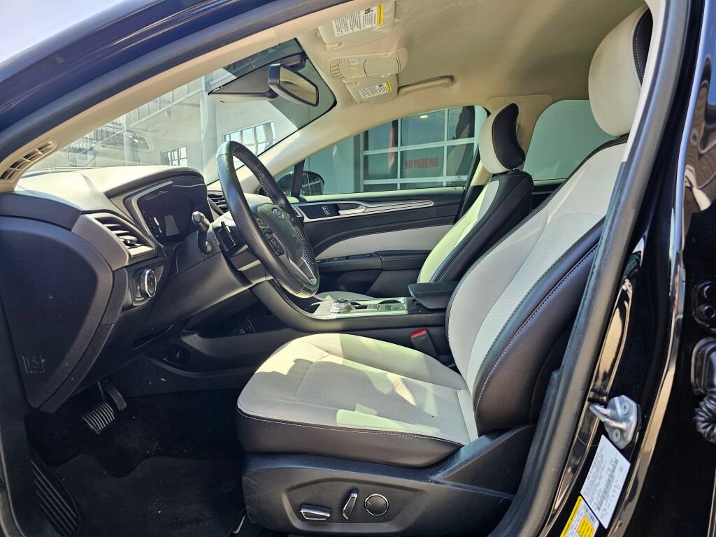 Used 2019 Ford Fusion SE w/ Equipment Group 151A FWD image 19